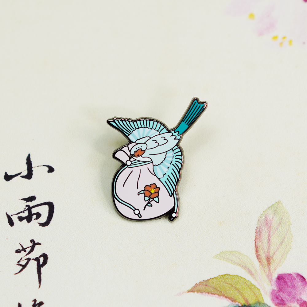 国潮文艺飞鸟香囊金属胸针