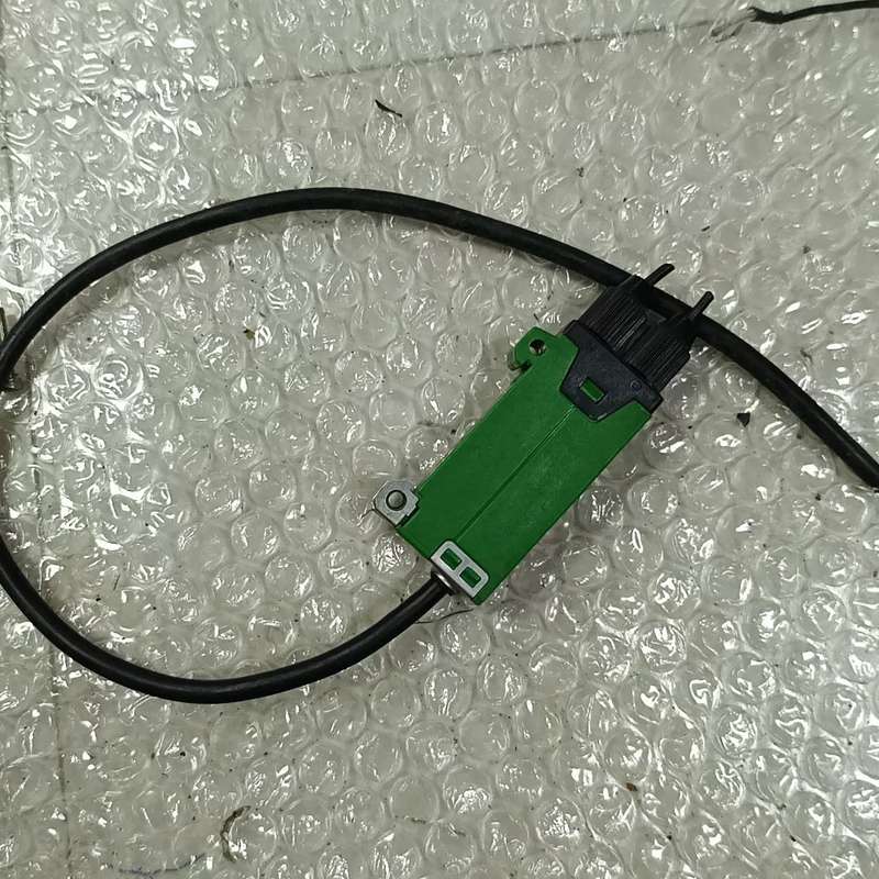 议价SUNX神视光纤放大器FX-A3R，日本制造，绿色外壳，线长