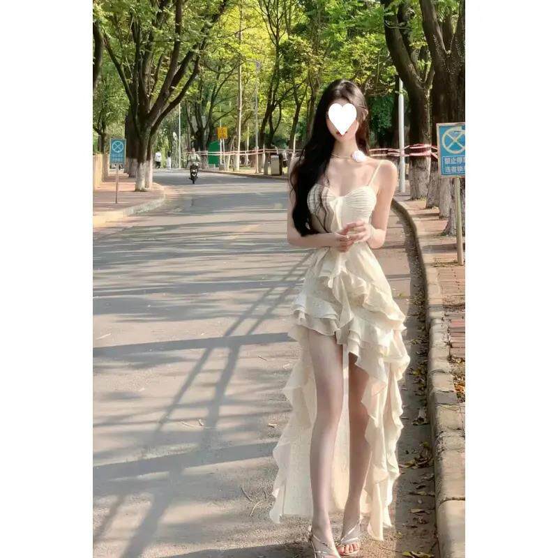 法式白月光初恋连衣裙夏季荷叶边设计感不规则吊带碎花仙女长裙子