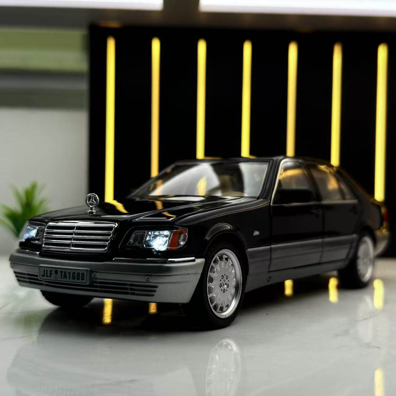【DZ696】威丽合金车模1:24大奔S320双拼色带声光回力玩具汽车音