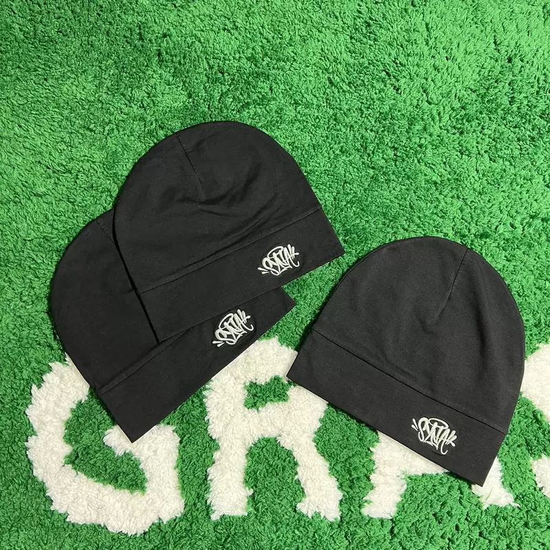 syna world beanie with 1:1 package