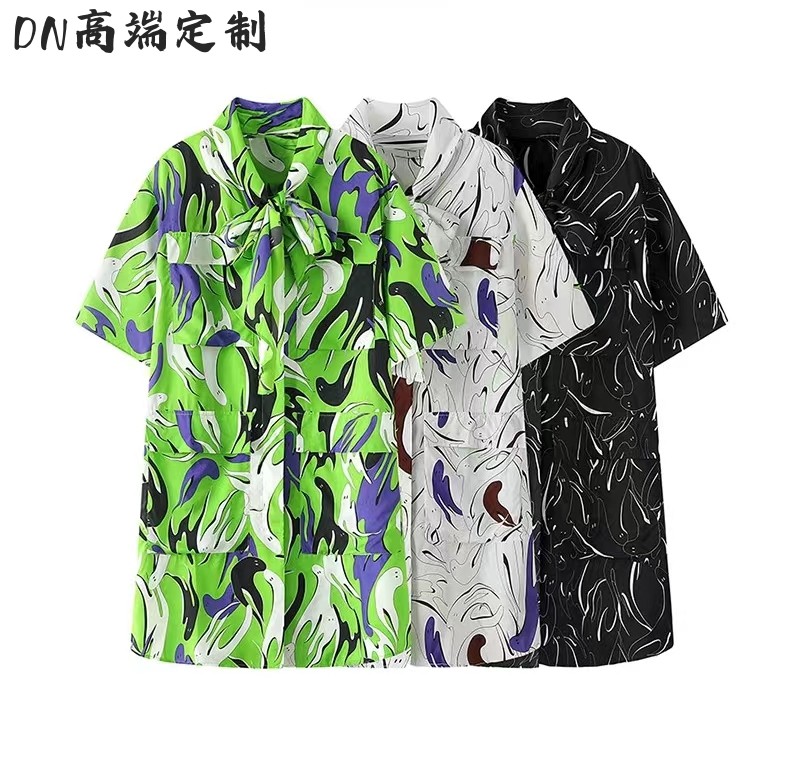 三色卡通印花衬衫连衣裙女