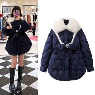 DN高端定制中长款毛领蝴蝶结羽绒服女2025冬新款收腰保暖外套