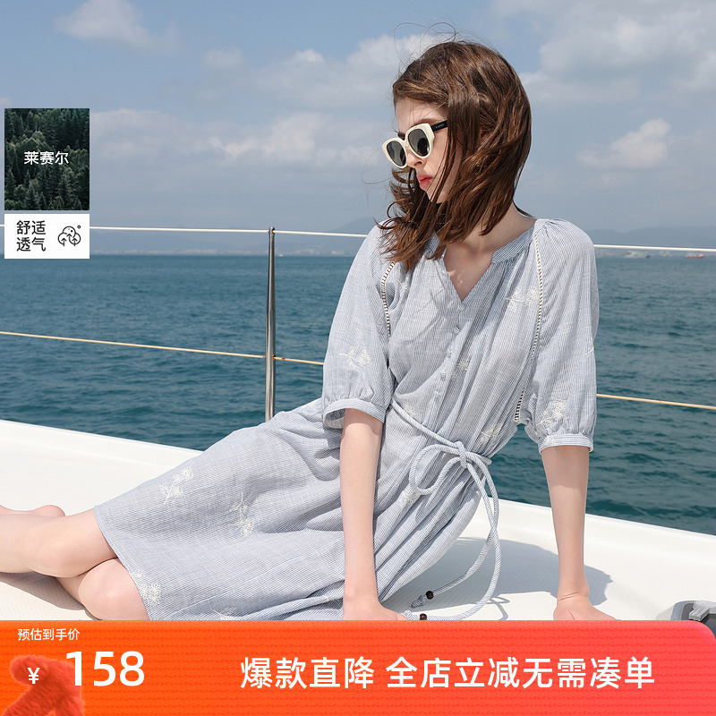 ibudu2025夏季新款度假风绣花连衣裙V领宽松条纹短裙女