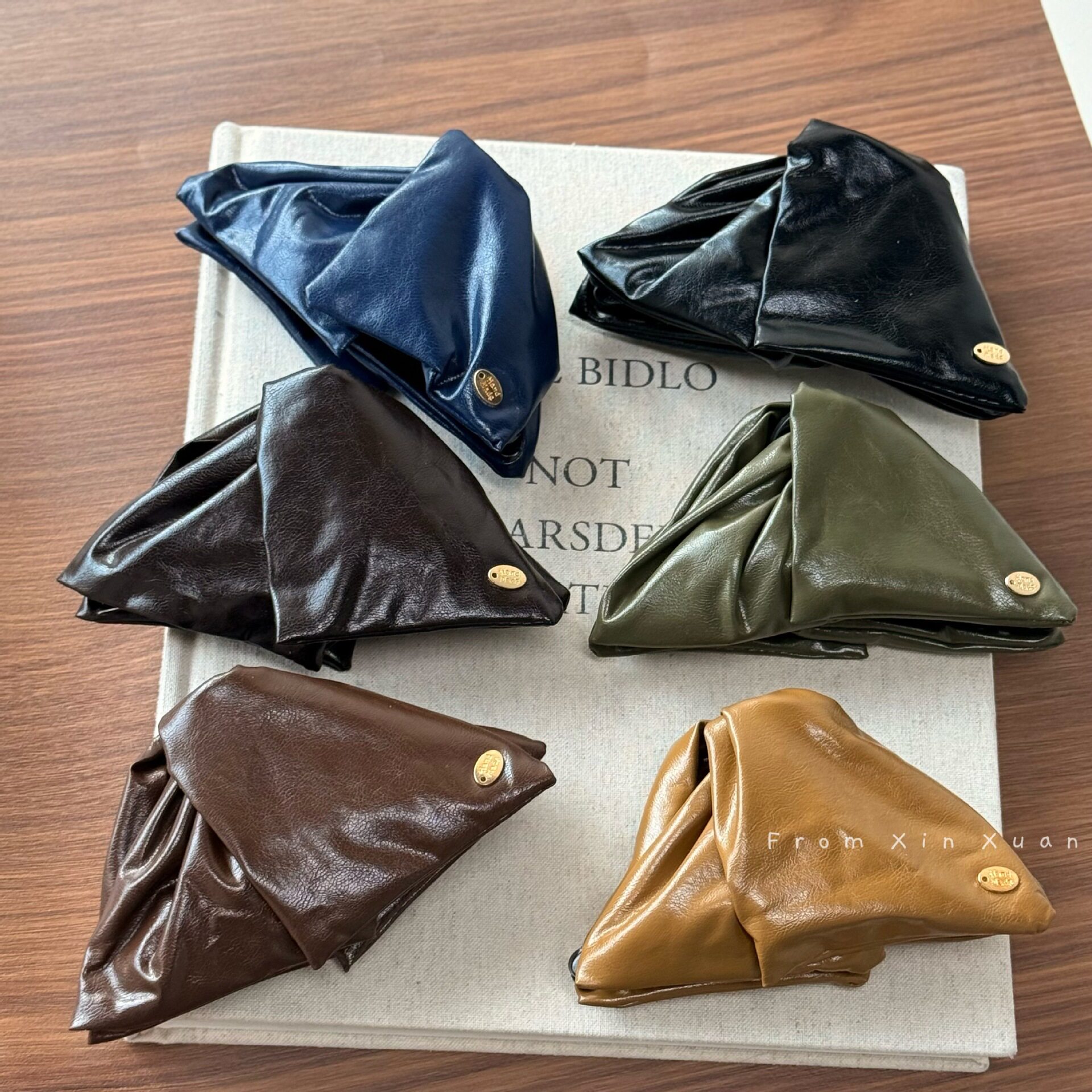 时尚金标皮质三角抓夹女高级感 新款贝壳发夹后脑勺鲨鱼夹发饰