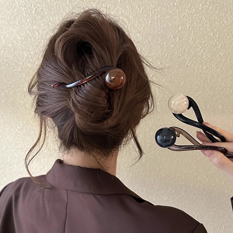 简约咖色珍珠一字抓夹女2024新