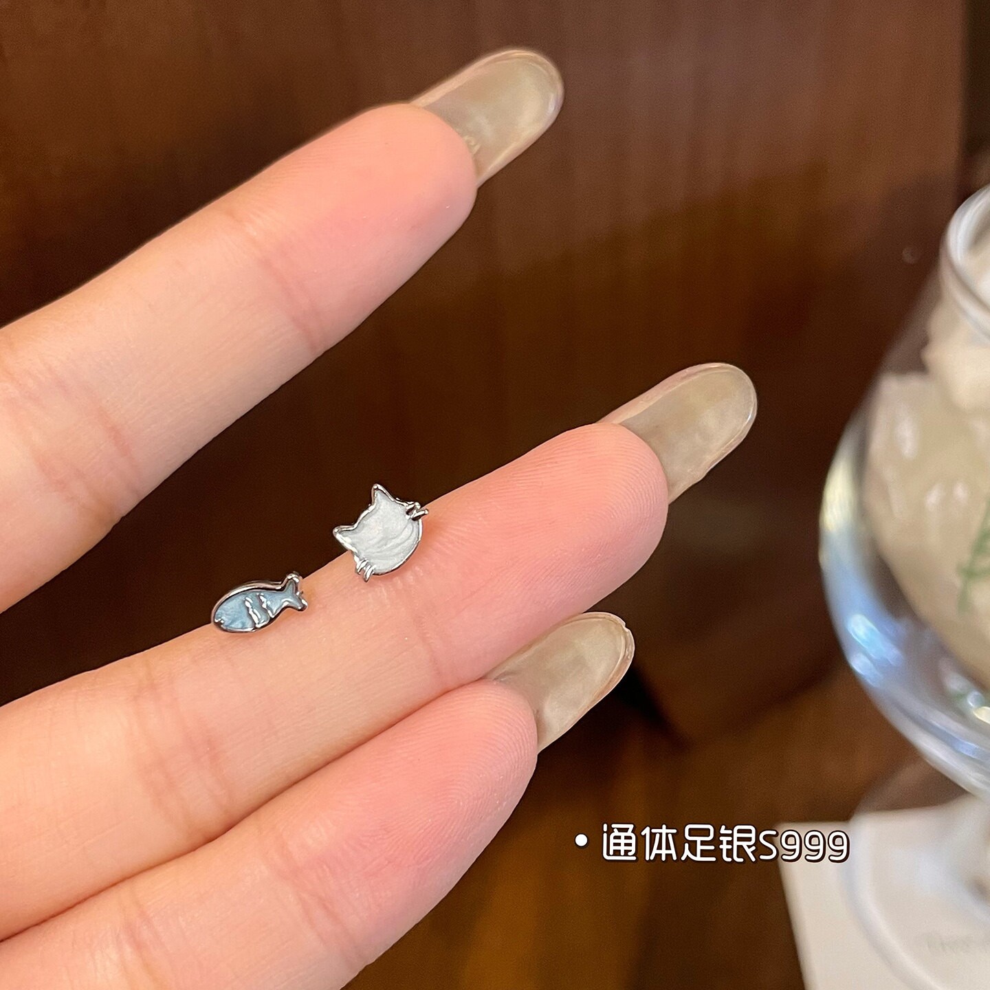 S999纯银蓝色小鱼猫咪耳钉女养耳洞睡觉免摘独特个性学生党耳饰