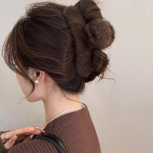 大号毛绒抓夹女2026新款高级感鲨鱼夹发量多发夹后脑勺盘发头饰品