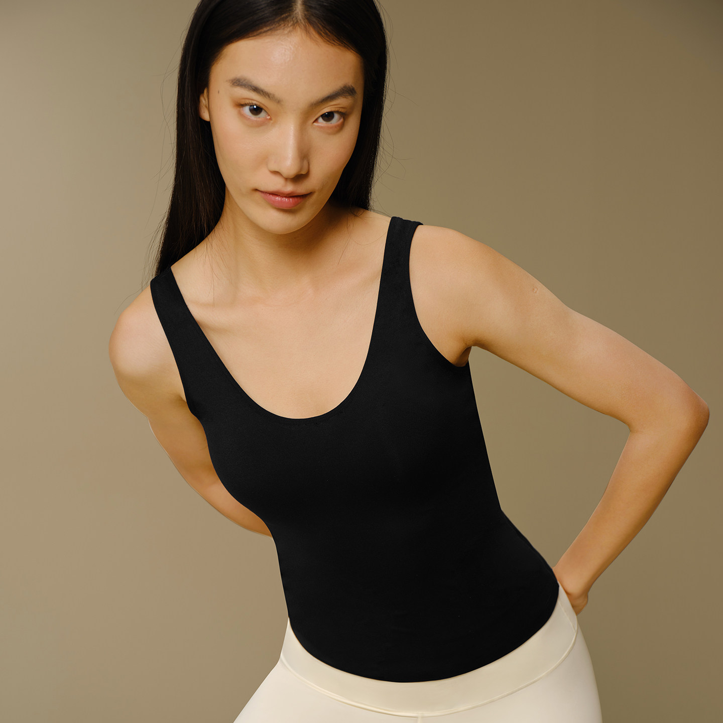 吊带背心女u型美背内衣带胸垫一体白色内搭外穿上衣运动健身瑜伽
