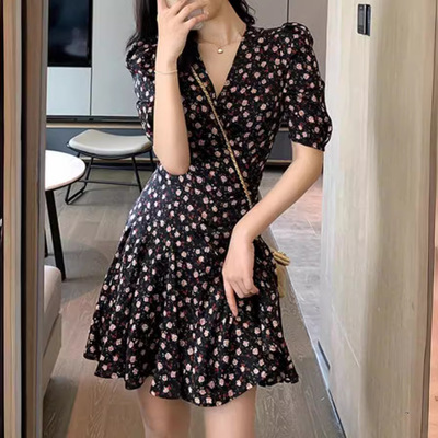 2025新款碎花赫本风连衣裙女夏季小个子收腰法式减龄气质显瘦短裙