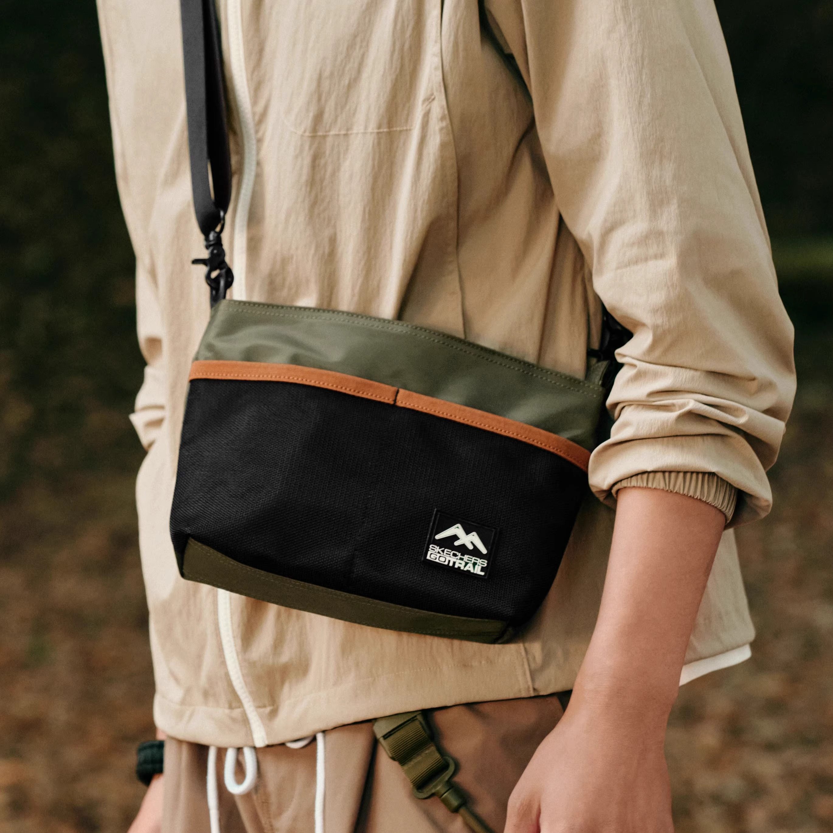 Skechers斯凯奇男女防泼水单肩斜挎包户外运动舒适随身包L224U025,运动包/户外包/配件,挎包/拎包/休闲包,淘宝优惠券,粉丝福利购,淘宝优惠卷