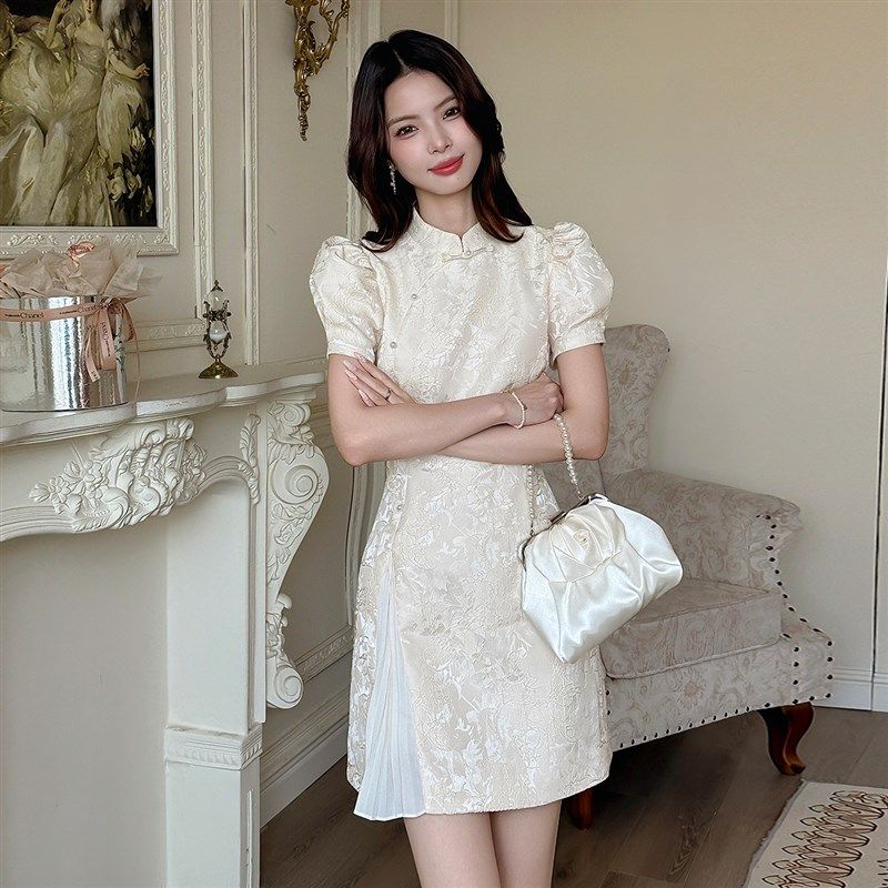 白月光法式提花改良年轻款少女旗袍气质泡泡袖新中式百褶连衣裙
