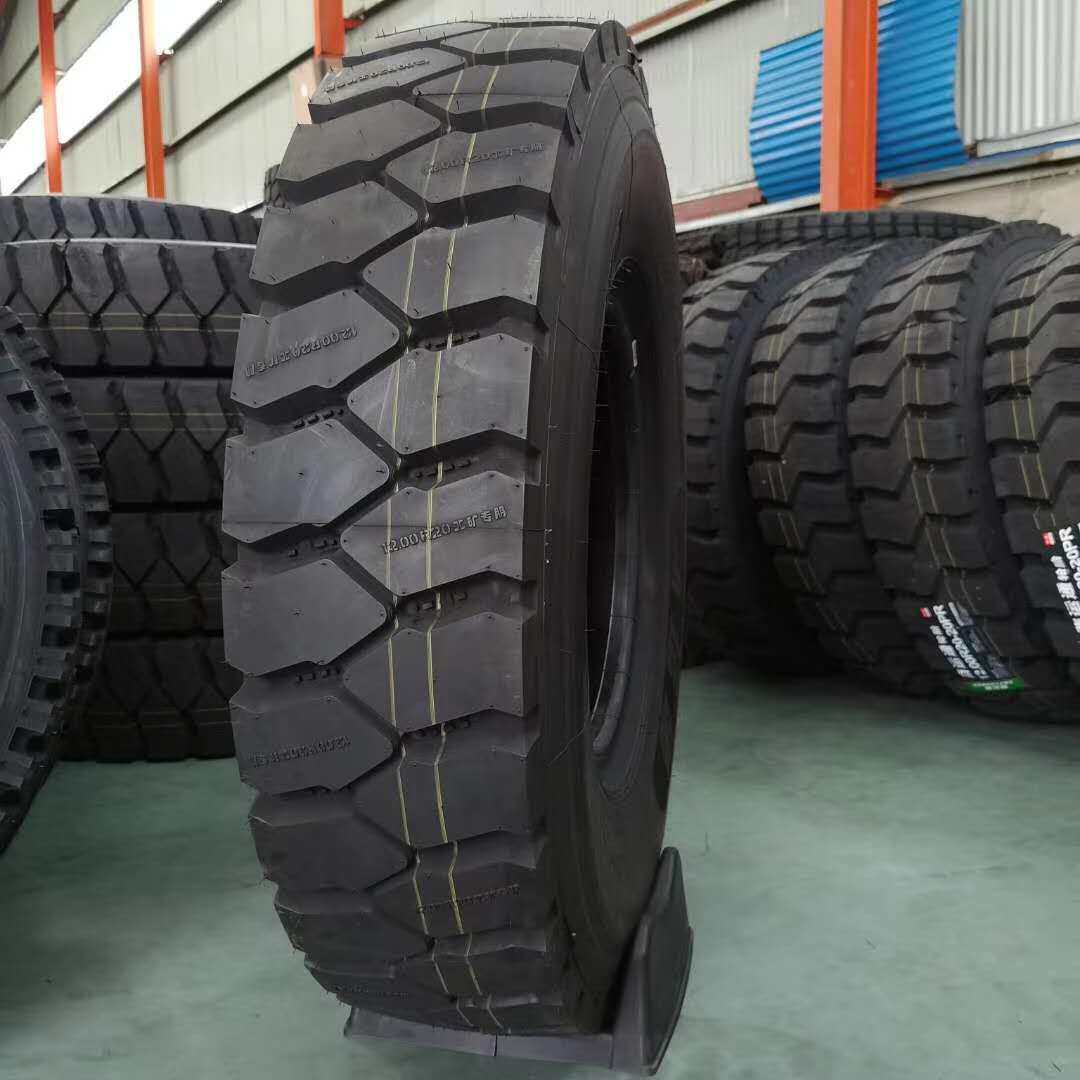 1200R20钢丝胎矿山花纹中短途自卸车轮胎1200r20厂家轮胎出口