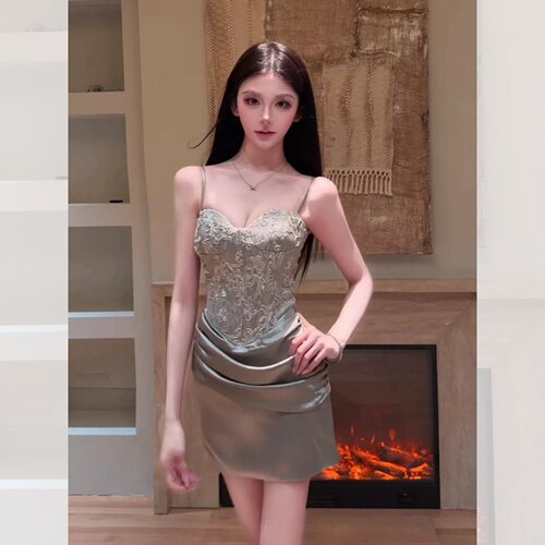 月渡知梦蕾丝抹胸包臀礼服连衣裙