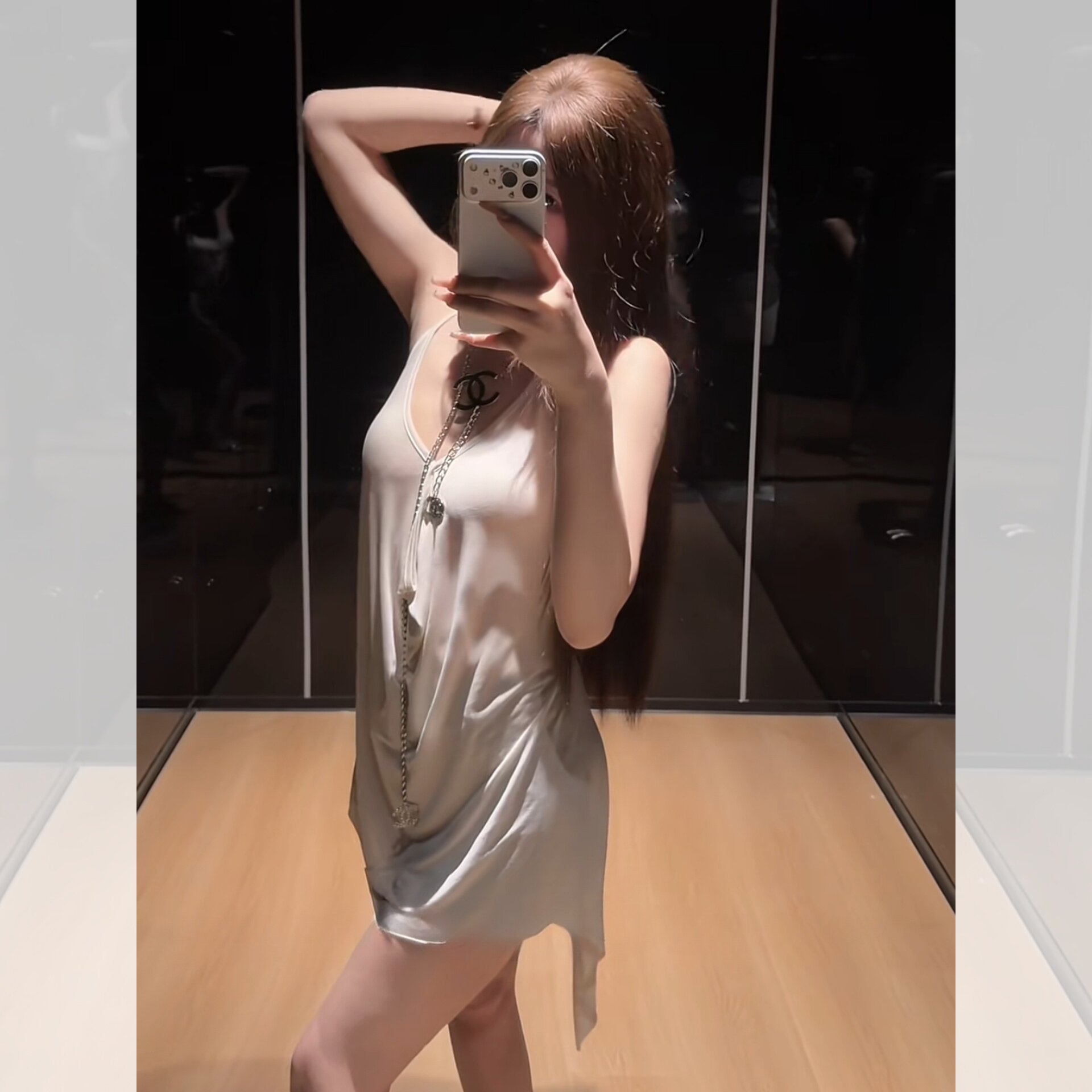 简约知性通勤风连衣裙女V领无袖修身裁剪显瘦高腰收腰日常百搭