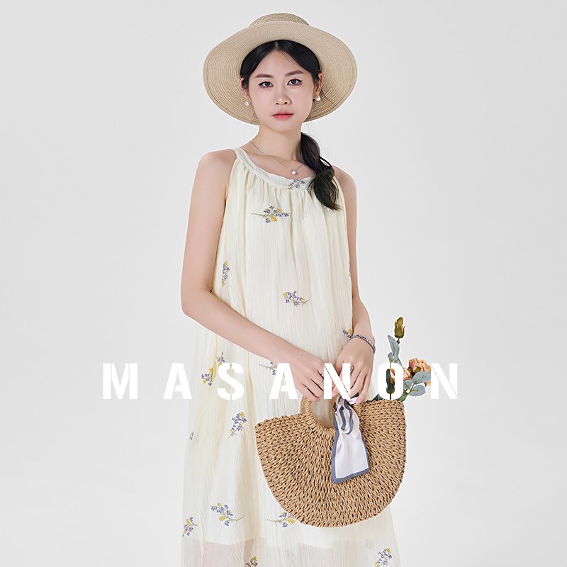 孕妇装夏季2024新款法式无袖挂脖露肩连衣裙海边度假沙滩中长裙子