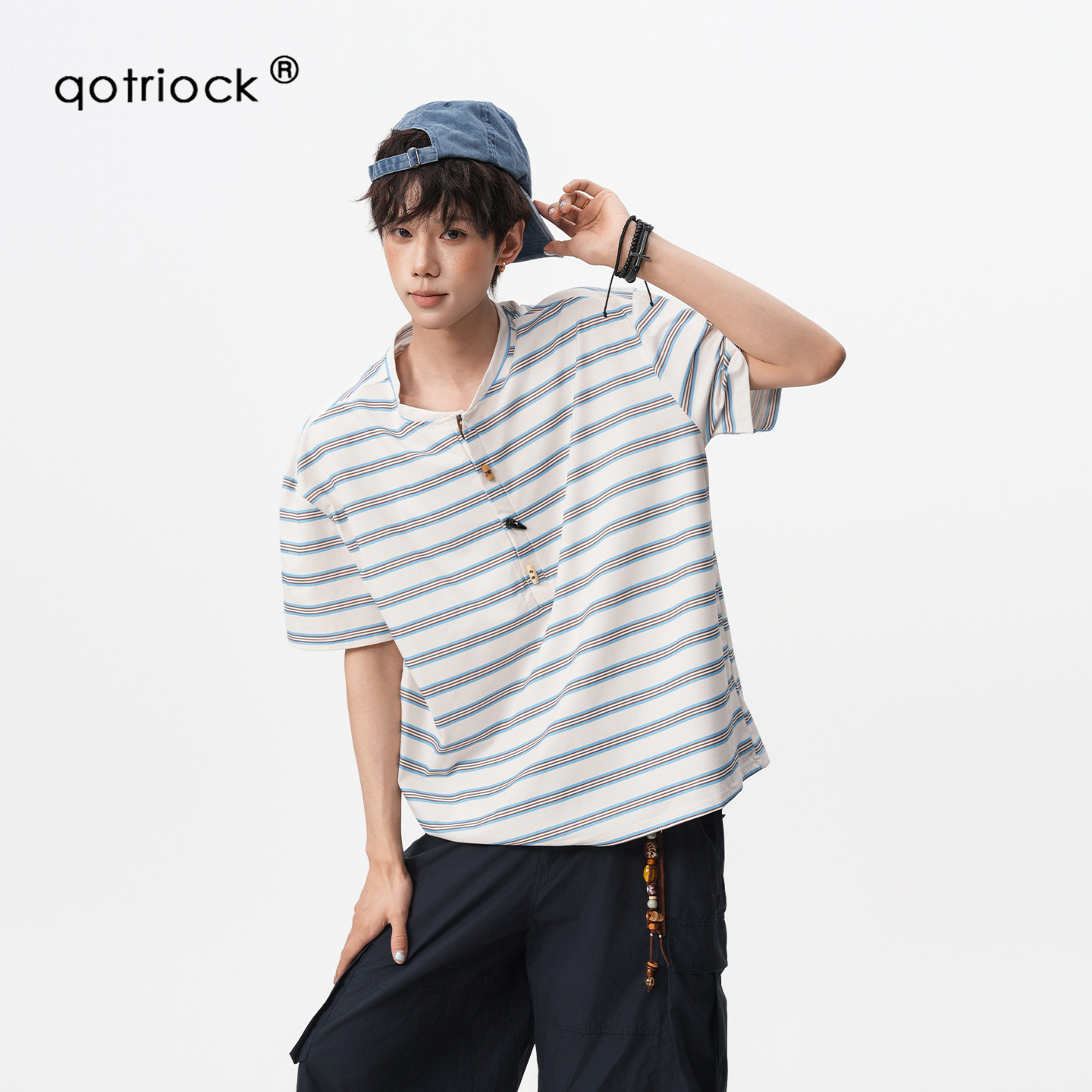 QOTRIOCK牛角扣亨利领条纹短袖男图片