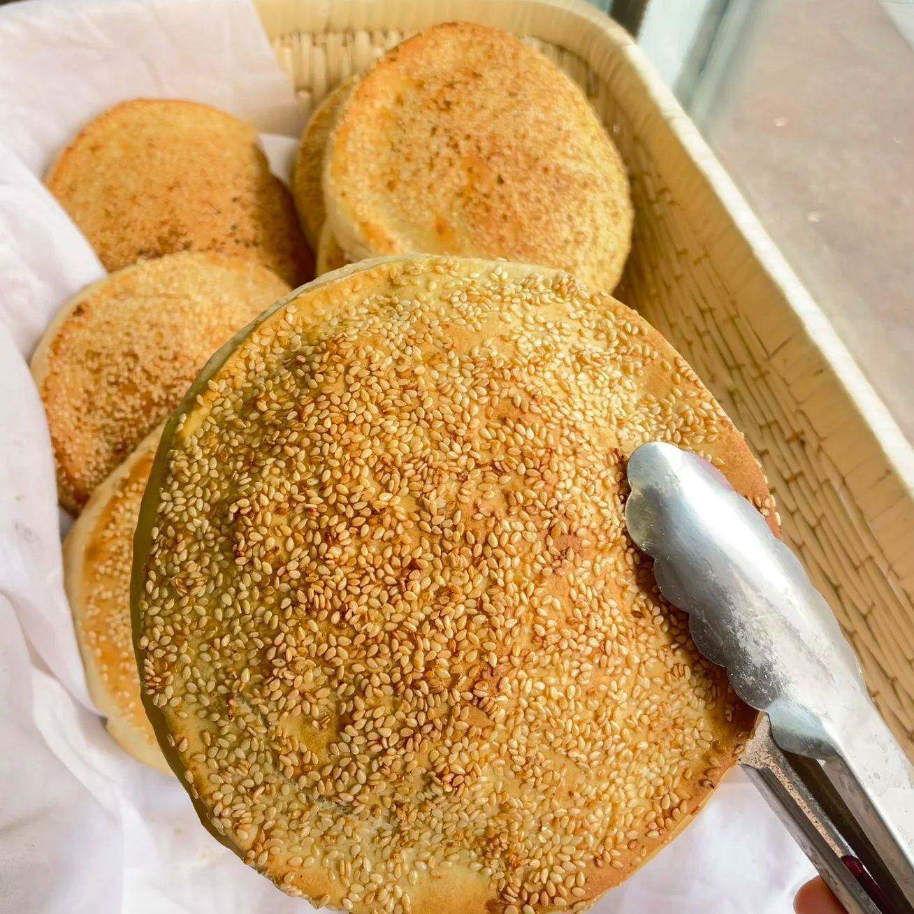 河南烧饼香酥芝麻饼手工烧饼早餐烧饼山东伏露烧饼火烧夹菜馍