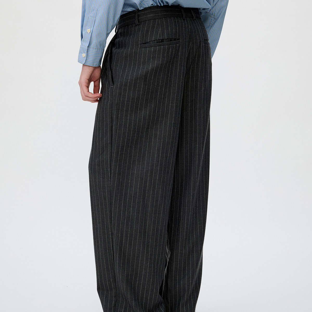 COMMON SCENTS精纺羊毛混纺素材宽松直筒褶裥休闲西裤男女同款