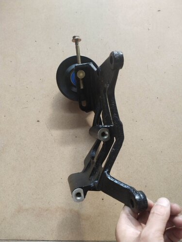 新品骐铃T5T7压缩机涨紧轮空调压紧轮压缩机涨紧轮支架总成