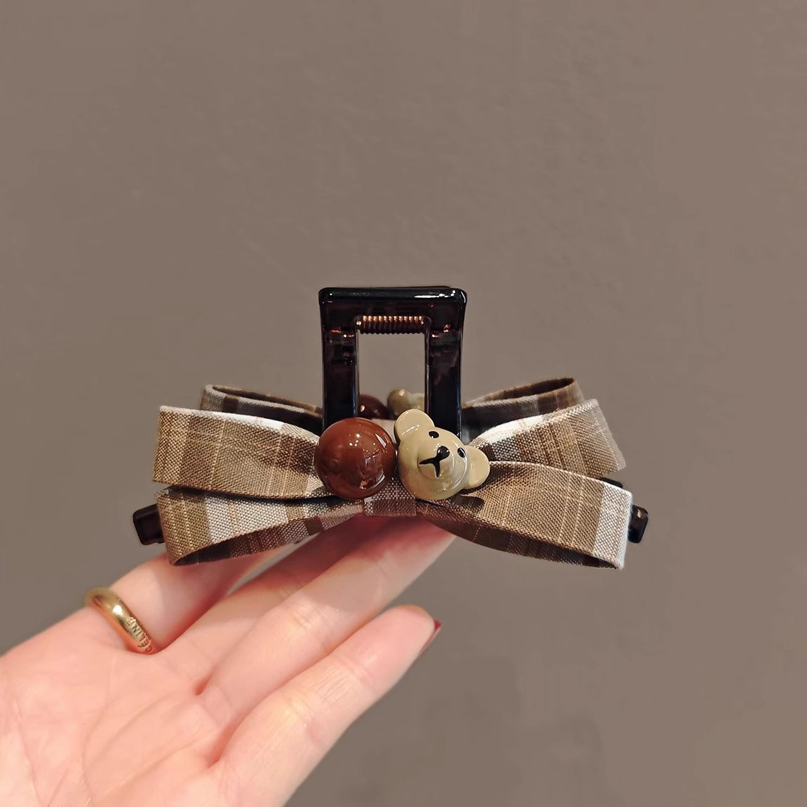 可爱小熊格纹蝴蝶结咖色发夹女韩系百搭盘发抓夹后脑勺大号鲨鱼夹