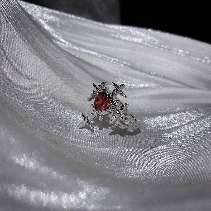 失眠艺术家 原创设计暗黑血族十字架指环小众红宝石锆石戒指秋冬