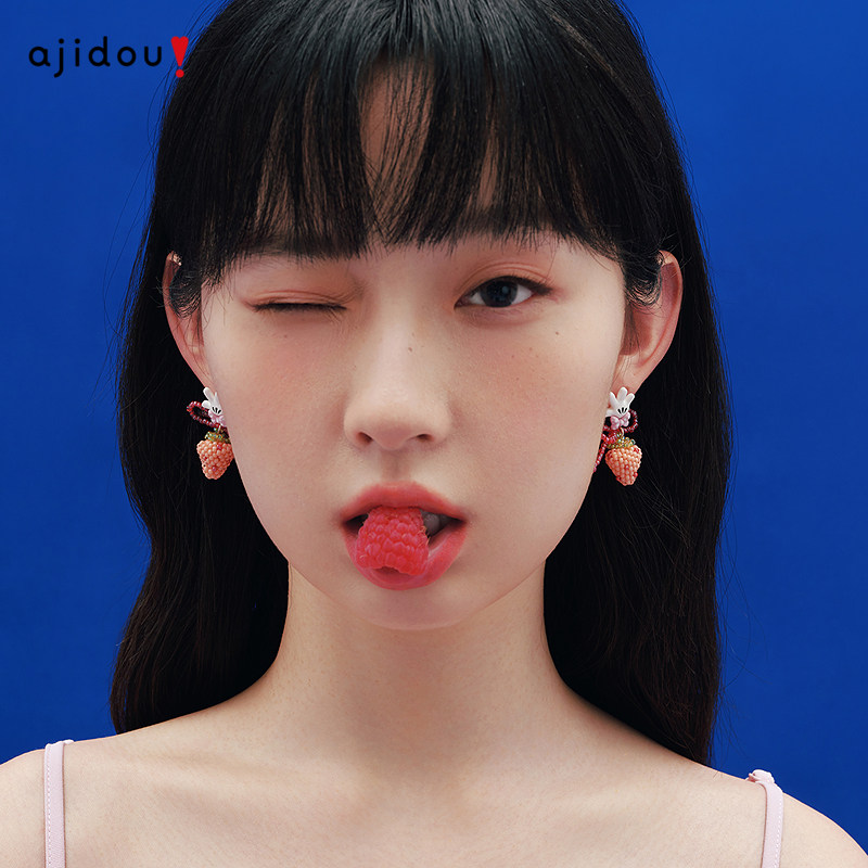 AJIDOU阿吉豆米奇手掌草莓耳环