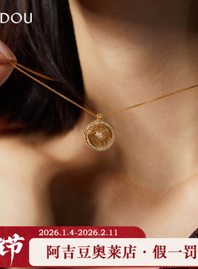 阿吉豆AJIDOU项链女款时尚金色八宝罗盘长颈链双面花纹新中式吊坠
