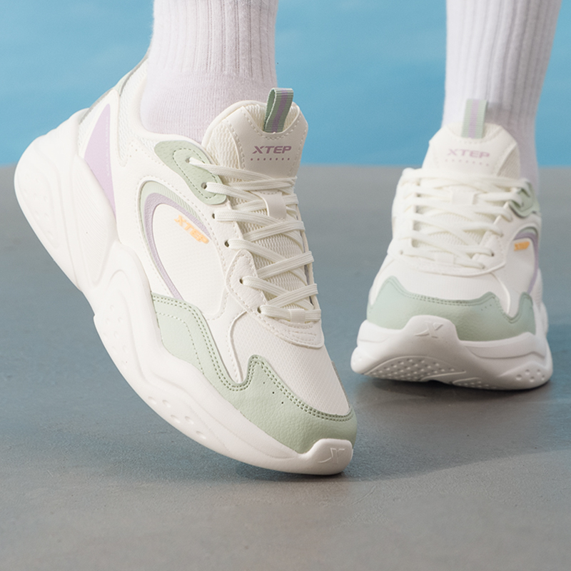 特步正品女鞋秋季新款复古潮流舒适轻便休闲鞋户外健身训练运动鞋