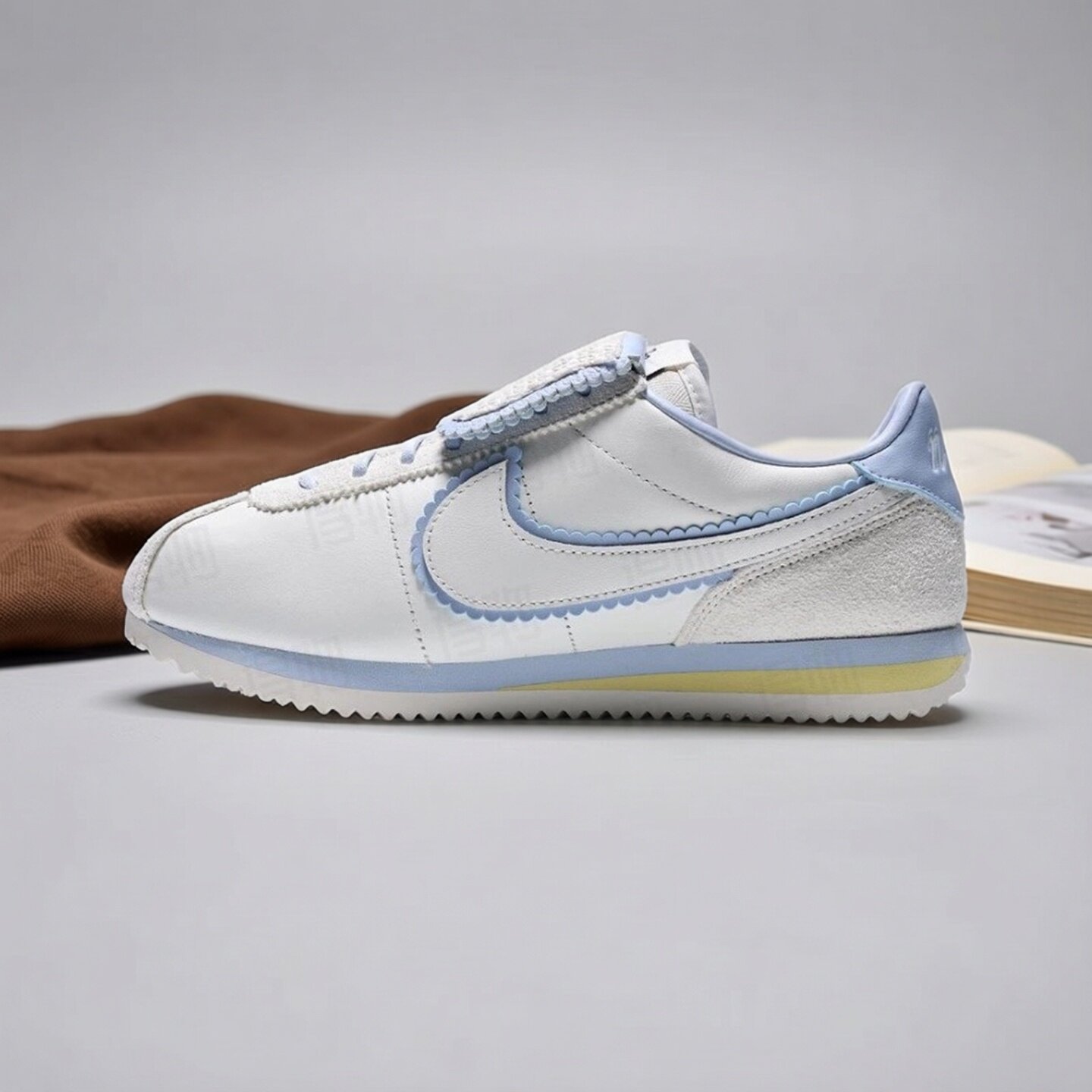 Nike耐克女款鞋子2026秋季新款舒适百搭低帮休闲阿甘鞋IW6363-117