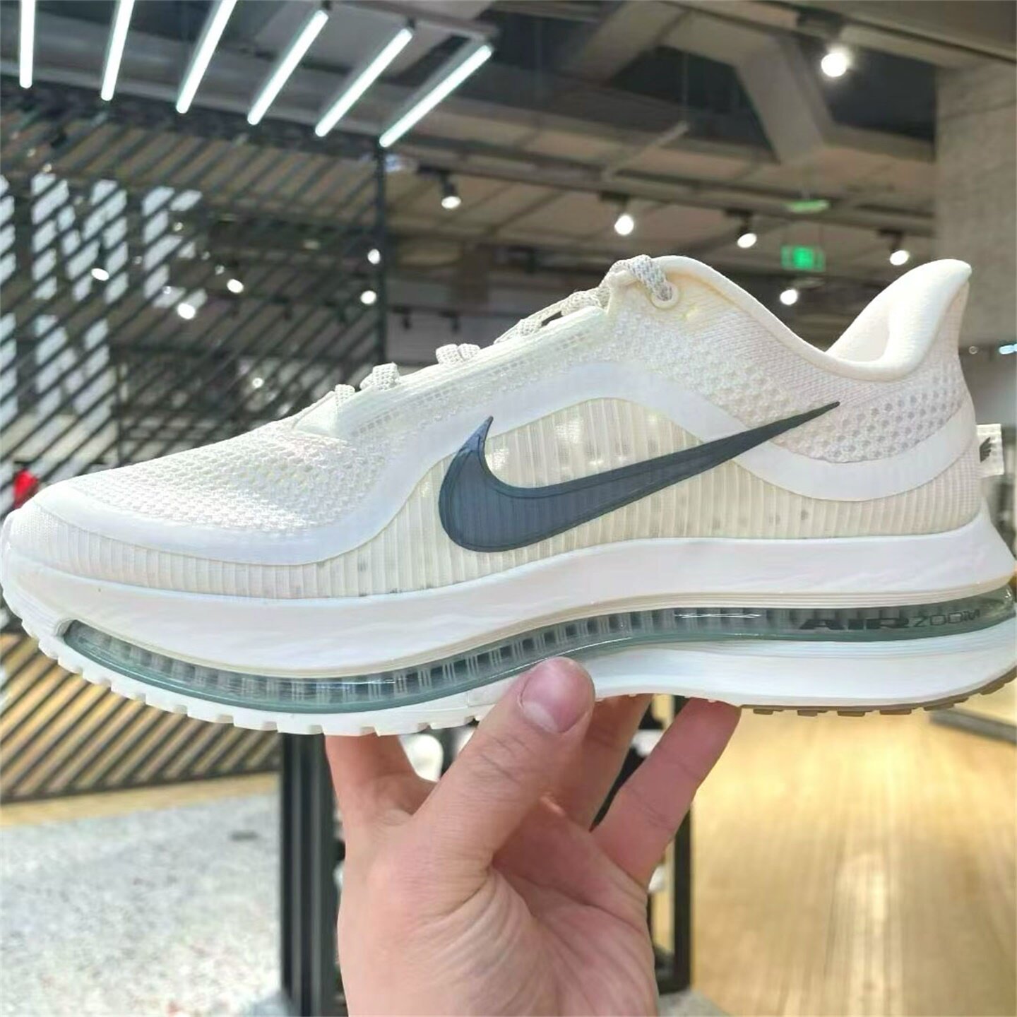Nike耐克男鞋2026夏季新款气垫舒适百搭软弹运动跑步鞋HQ2592-106图片