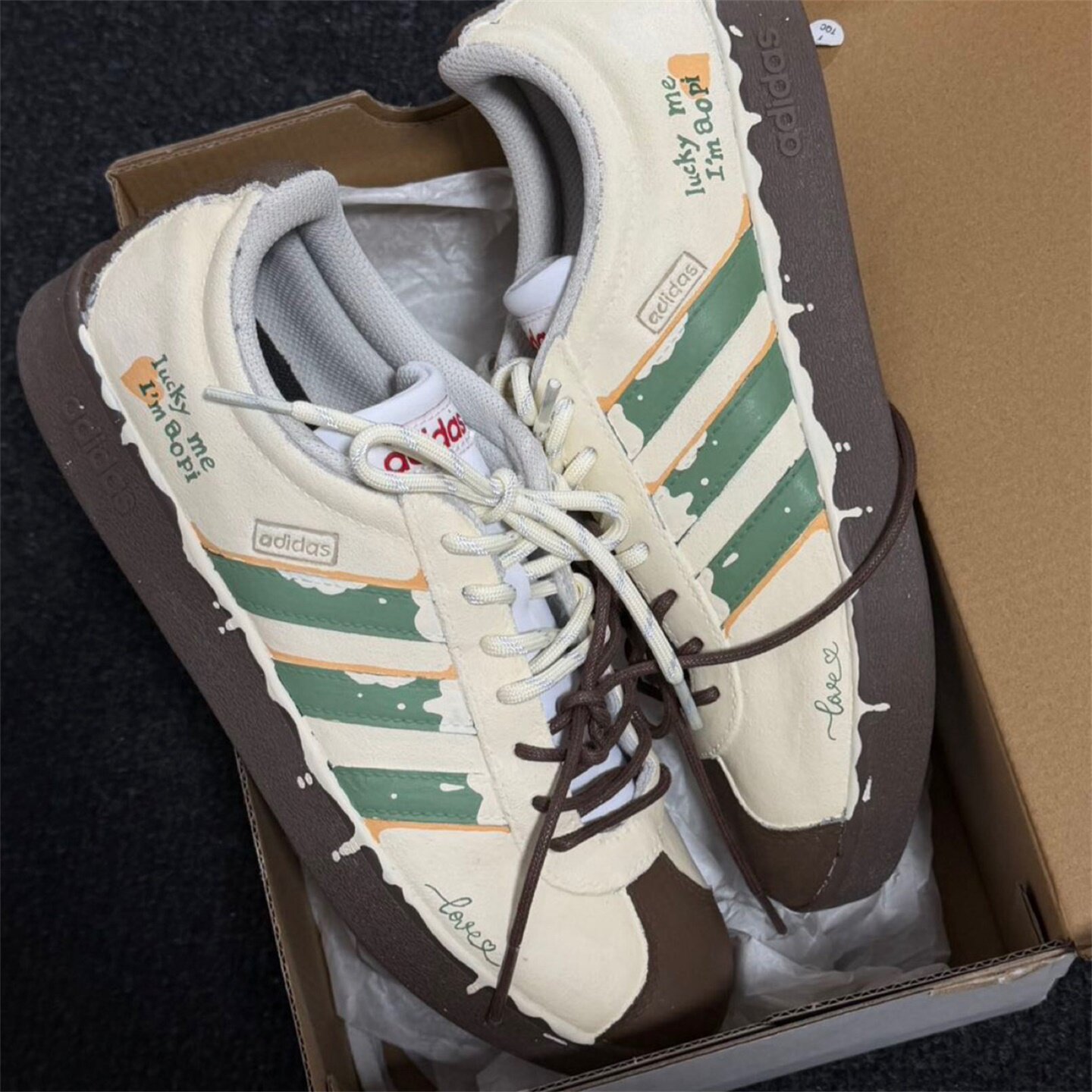 【球鞋定制】Adidas阿迪达斯男女鞋子 融雪化水 休闲百搭低帮板鞋