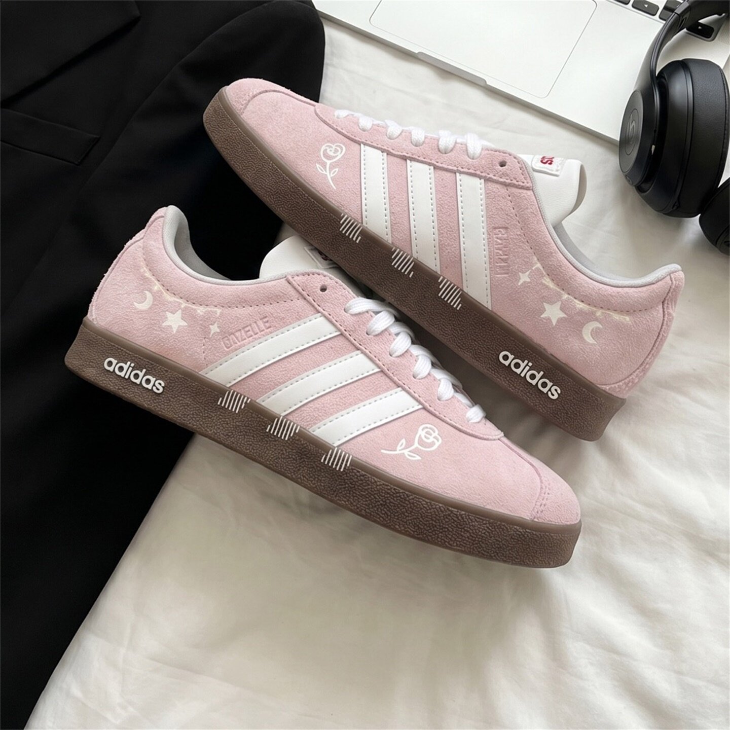 【球鞋定制】Adidas阿迪达斯男女鞋子 粉嫩星月 休闲百搭低帮板鞋