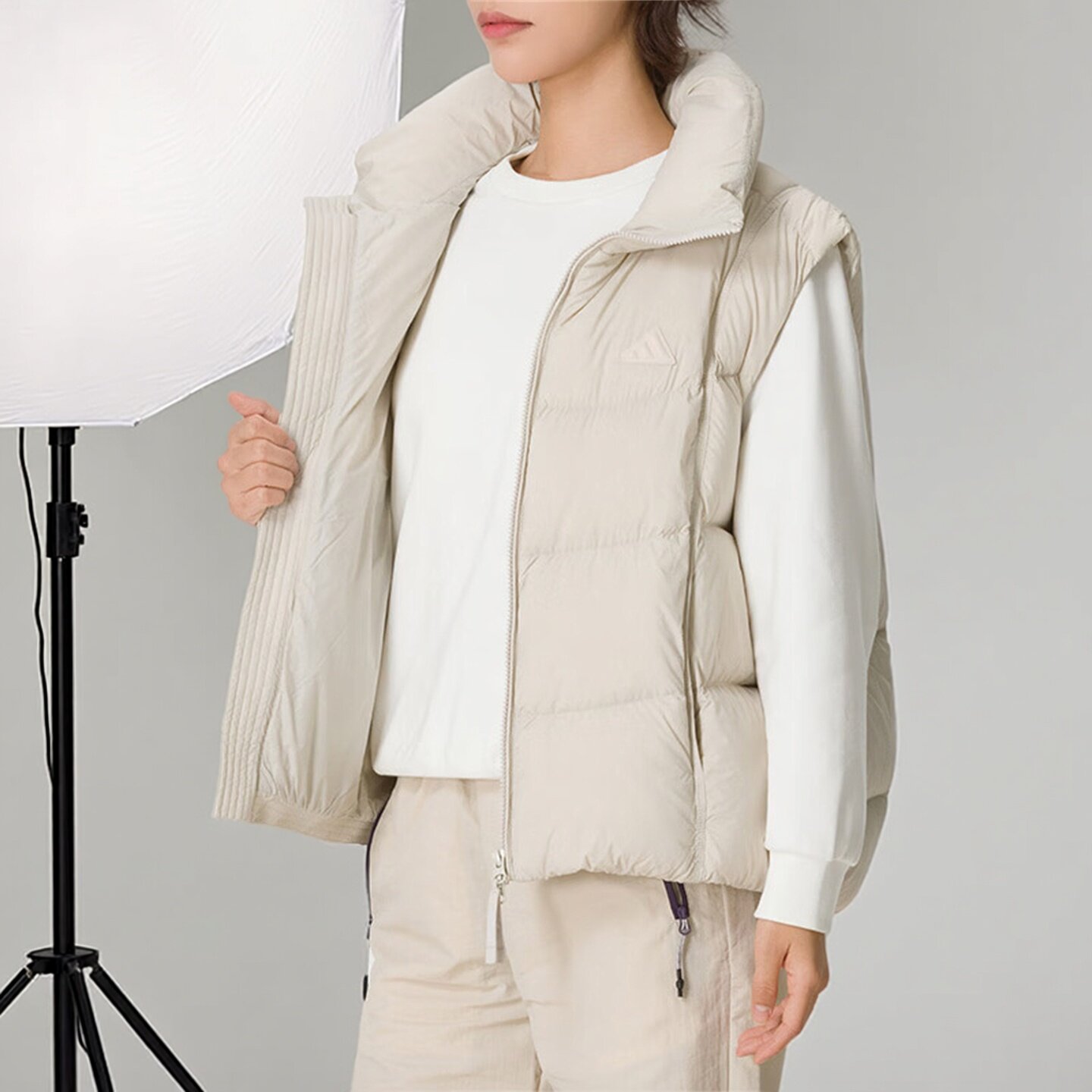 Adidas阿迪达斯女子外套2026冬季新款舒适宽松保暖羽绒马甲KW4736