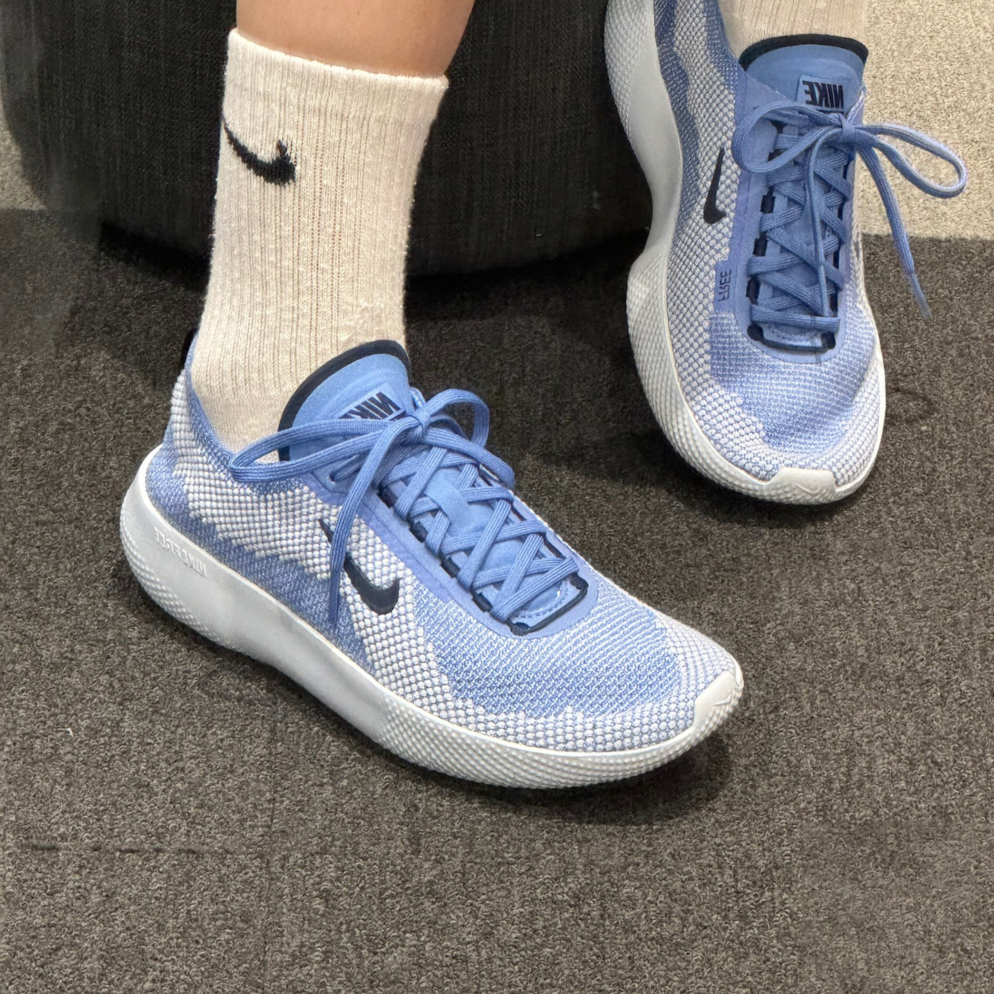 Nike耐克男鞋子2026秋季新款舒适轻便运动软弹透气跑鞋HF1078-404