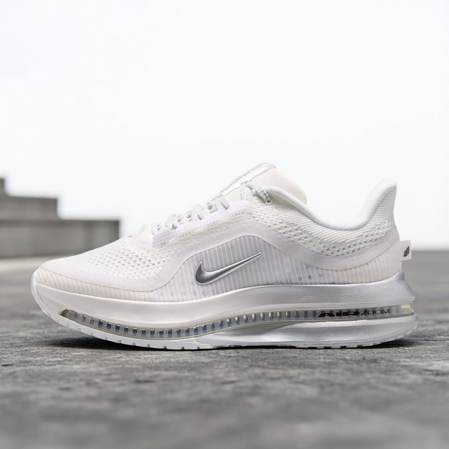 Nike耐克女鞋子2026秋季新款舒适百搭气垫运动休闲跑鞋IR0836-100