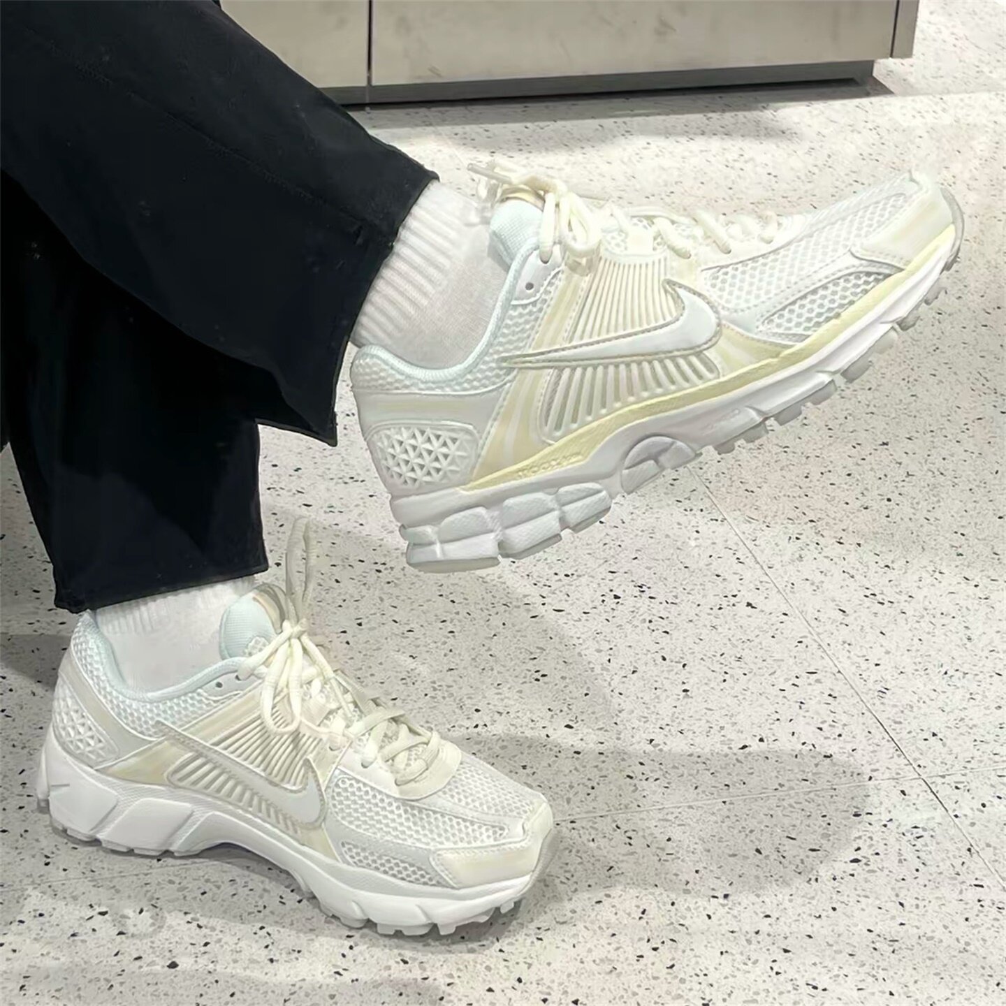 Nike耐克女鞋子2026夏季新款Zoom Vomero 5低帮老爹鞋IB8929-100