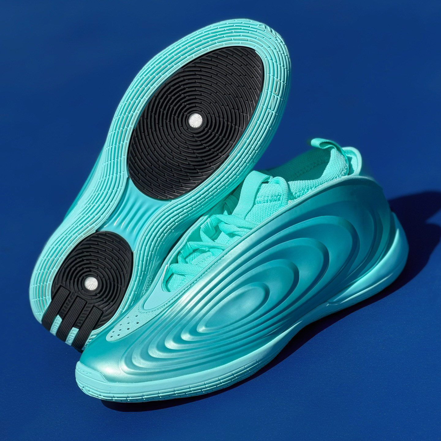 Adidas阿迪达斯男鞋子2026秋季新款哈登缓震实战训练篮球鞋KI1605
