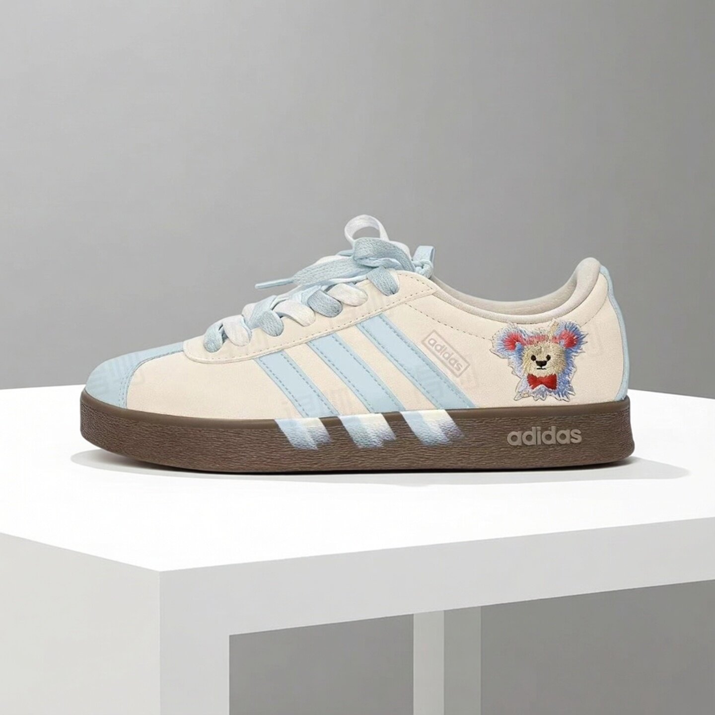 【球鞋定制】Adidas阿迪达斯男女鞋子 海盐小狗 潮流百搭低帮板鞋