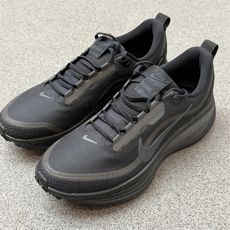 Nike耐克男鞋子2025冬季新款VOMERO 18 软弹运动跑步鞋HQ7001-001