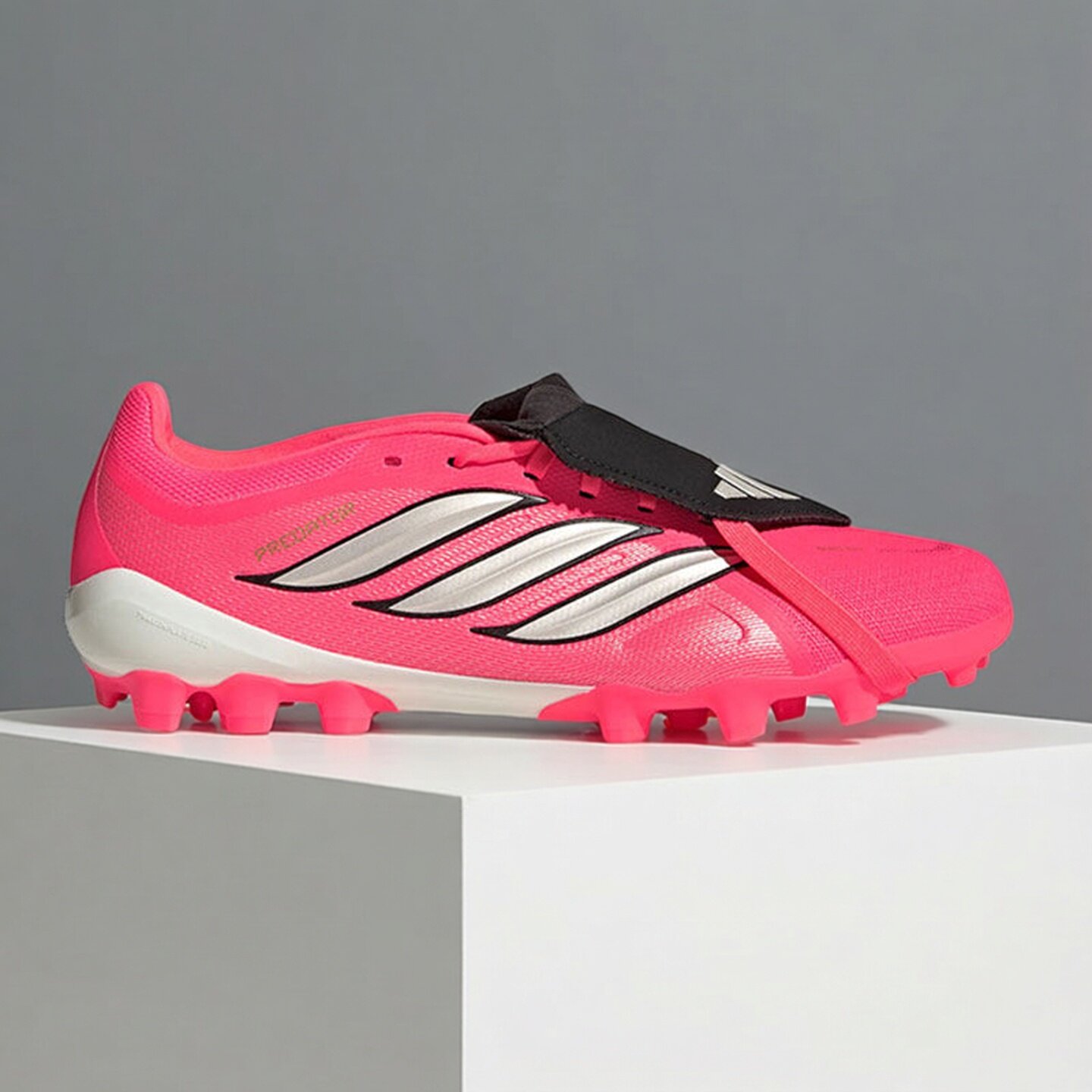 Adidas阿迪达斯男款鞋子2026秋季新款AG钉鞋实战训练足球鞋KH6263
