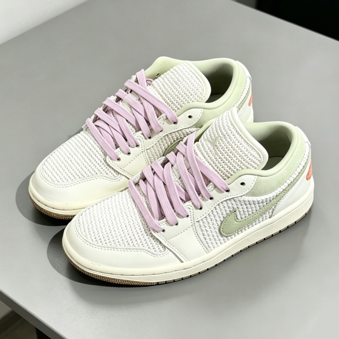 Nike耐克女鞋子2026夏季新款AJ JORDAN 1低帮休闲板鞋II0569-100