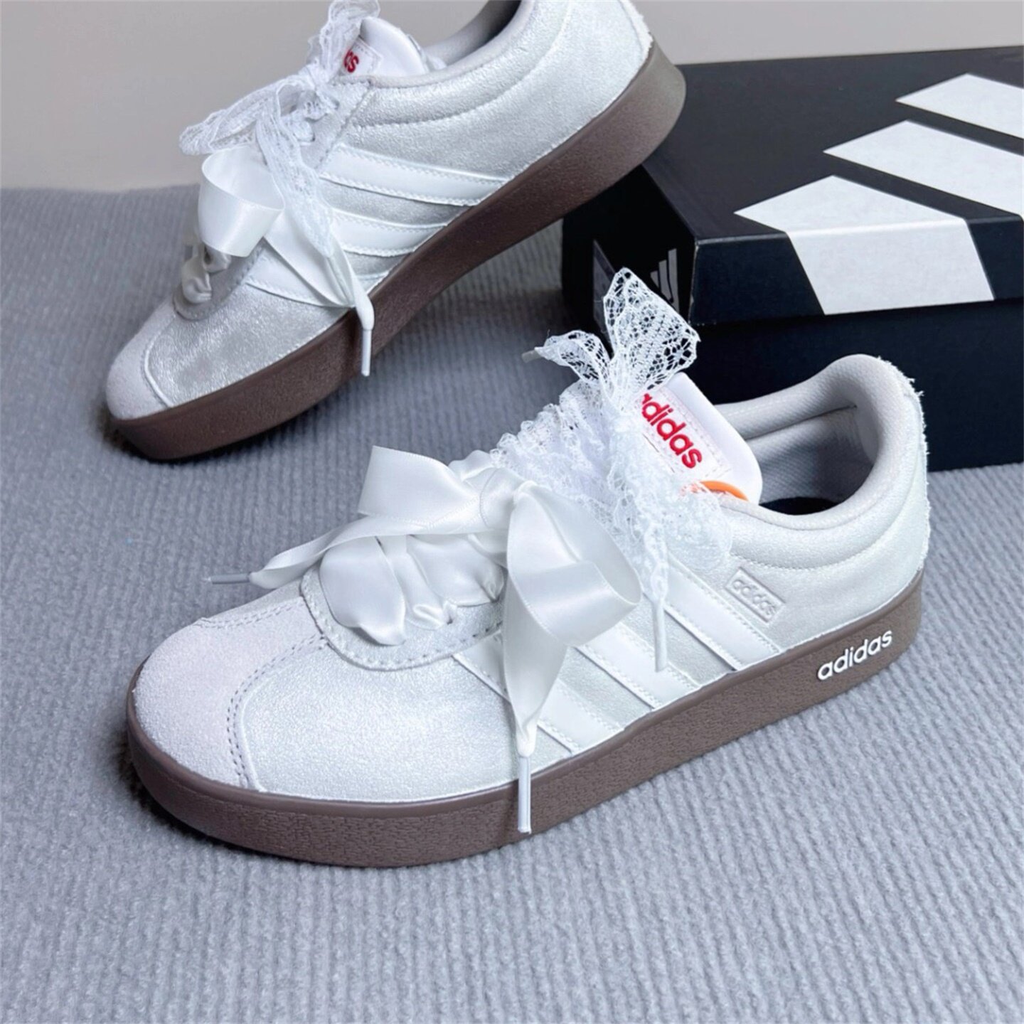 【球鞋定制】Adidas阿迪达斯男女鞋子 灰白吨吨 休闲百搭低帮板鞋