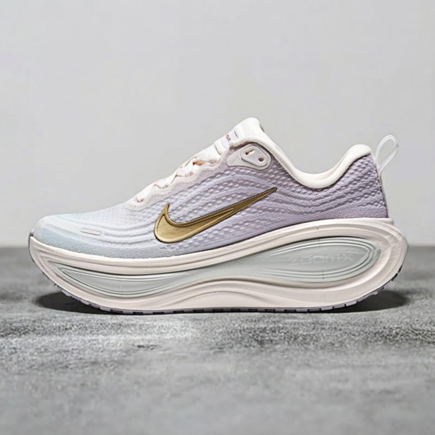 Nike耐克女鞋子2026秋季新款舒适运动软弹运动跑步鞋IW1233-102
