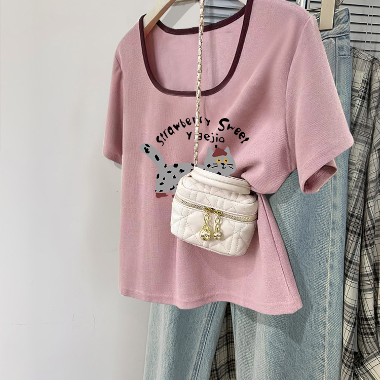 短袖女t恤夏2025新款胖mm显瘦遮肚大码女装粉色方领法式锁骨上衣