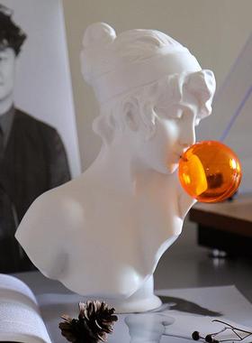 留连橙色吹泡泡女孩雕像北欧客厅艺术人物雕塑摆件高级家居装饰品