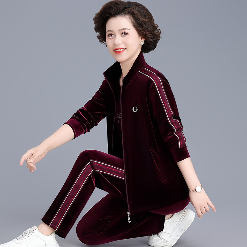 品牌妈妈外套女春秋中老年金丝绒运动服套装洋气减龄休闲三件套潮