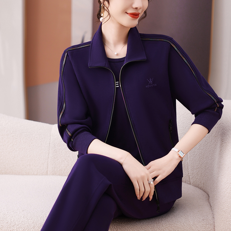 中老年人运动服套装女春秋款休闲三件套大码上衣中年妈妈秋装外套