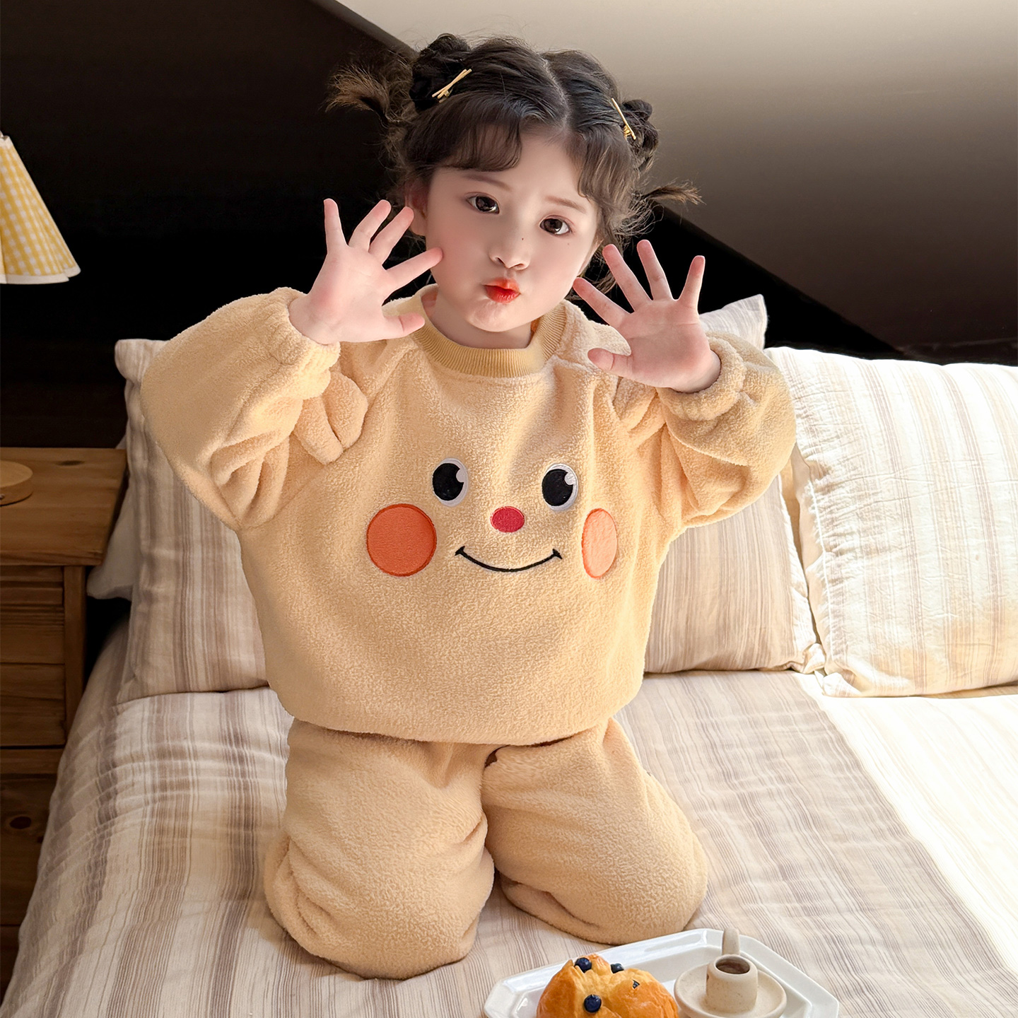 女童睡衣套装秋冬2025新款法兰绒保暖奥粒绒家居服休闲套头珊瑚绒