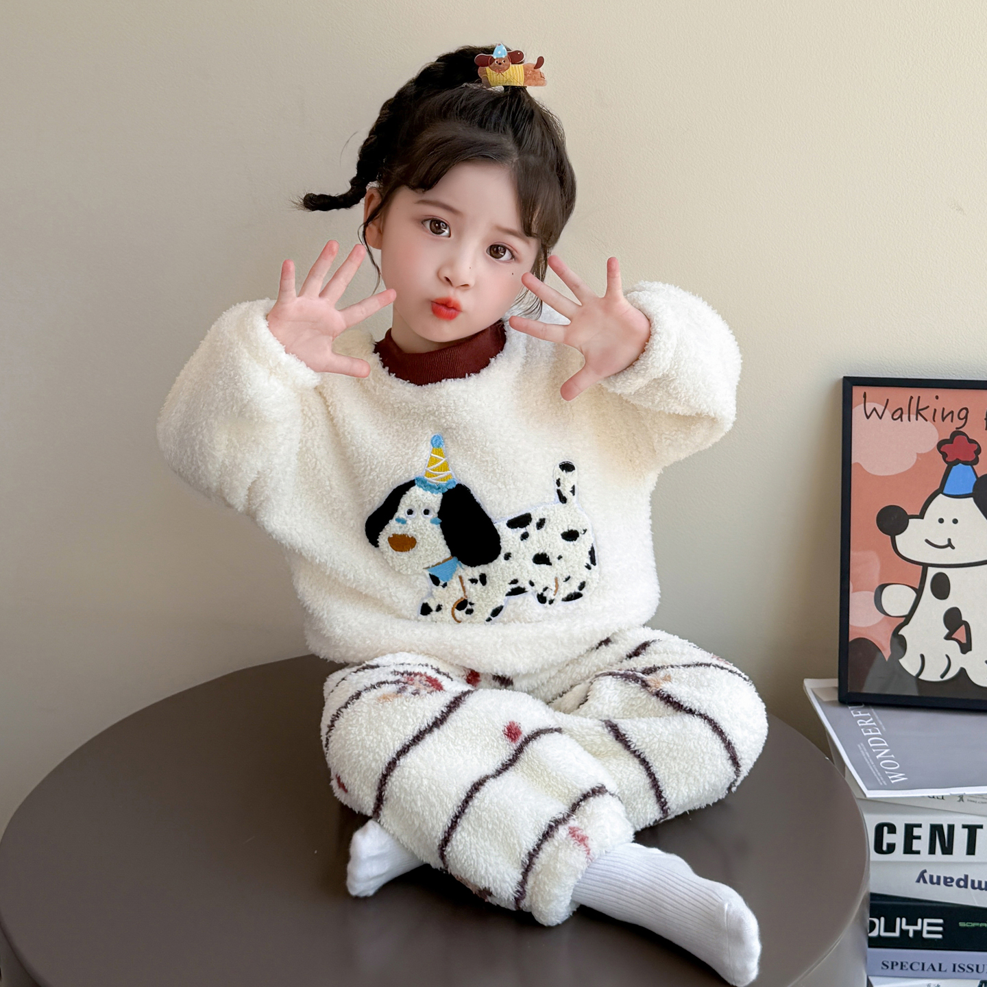 女童睡衣套装2025新款秋冬法兰绒女宝宝可爱休闲保暖珊瑚绒家居服